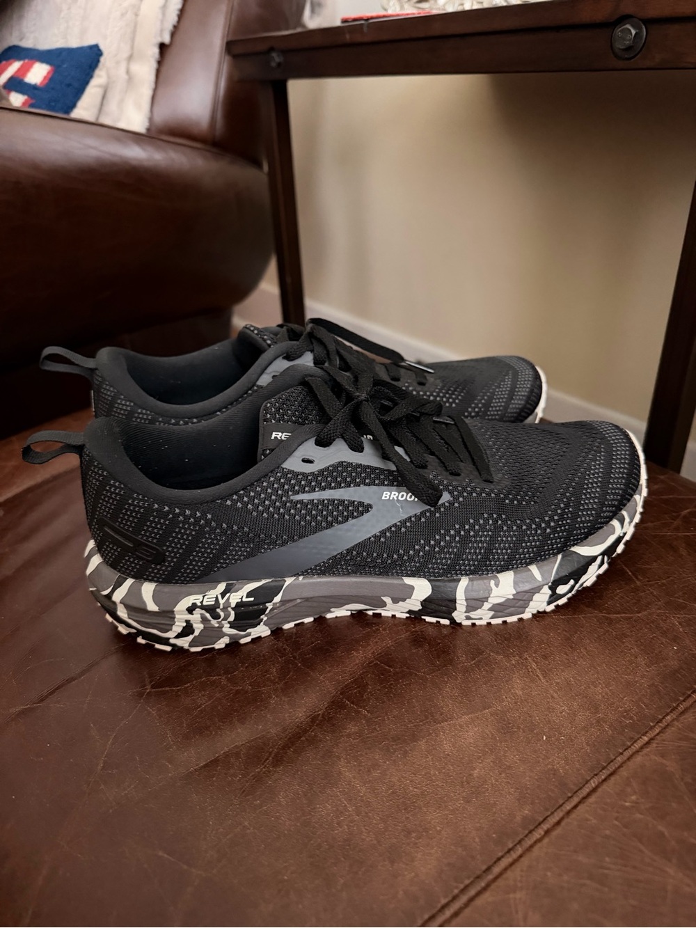 Brooks Women’s Revel 6 Running Shoe in Color: Black/Luna Rock. EUC. Worn twice. - Picture 2 of 7